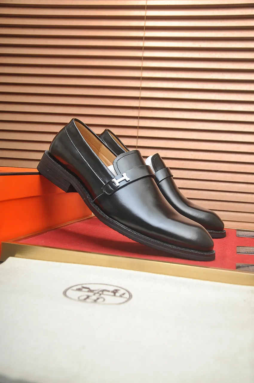 Men's shoes💰540💶[HERMES] (cowhide lining)🍀Italian top luxury🍀He does not pursue novel styles and gorgeous colors, but attracts the favor of successful men with his flawless, elegant and classic style. Formal leather shoes This very comfortable, simple and stable style allows you to easily match any style! The pattern is absolutely 1:1 refined from the original case, and we strive for excellence in materials, imported cowhide + cowhide lining💪💪💪extraordinary texture👍! .Code number: 39-45 (45 customized)